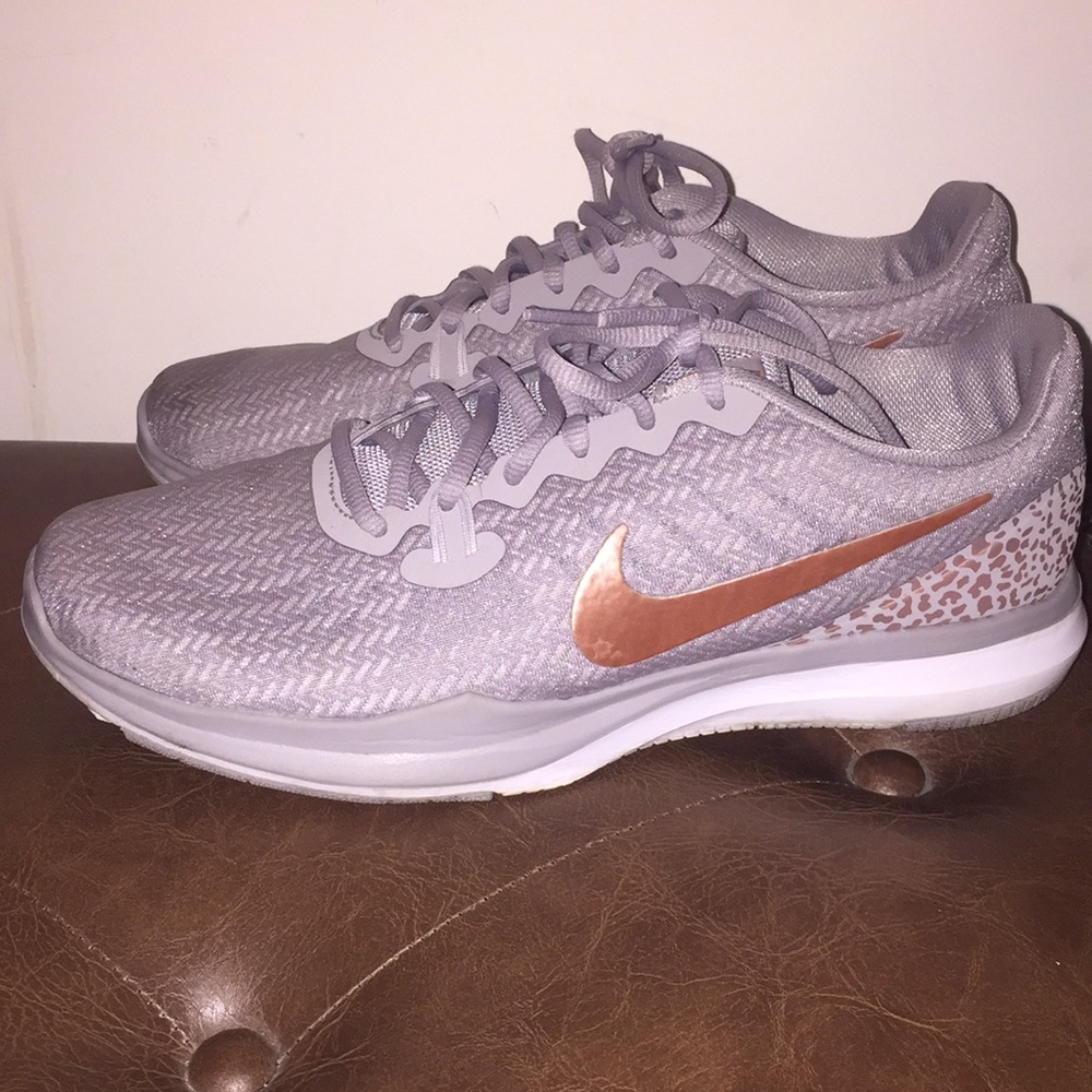 Nike TR7 tennis shoes